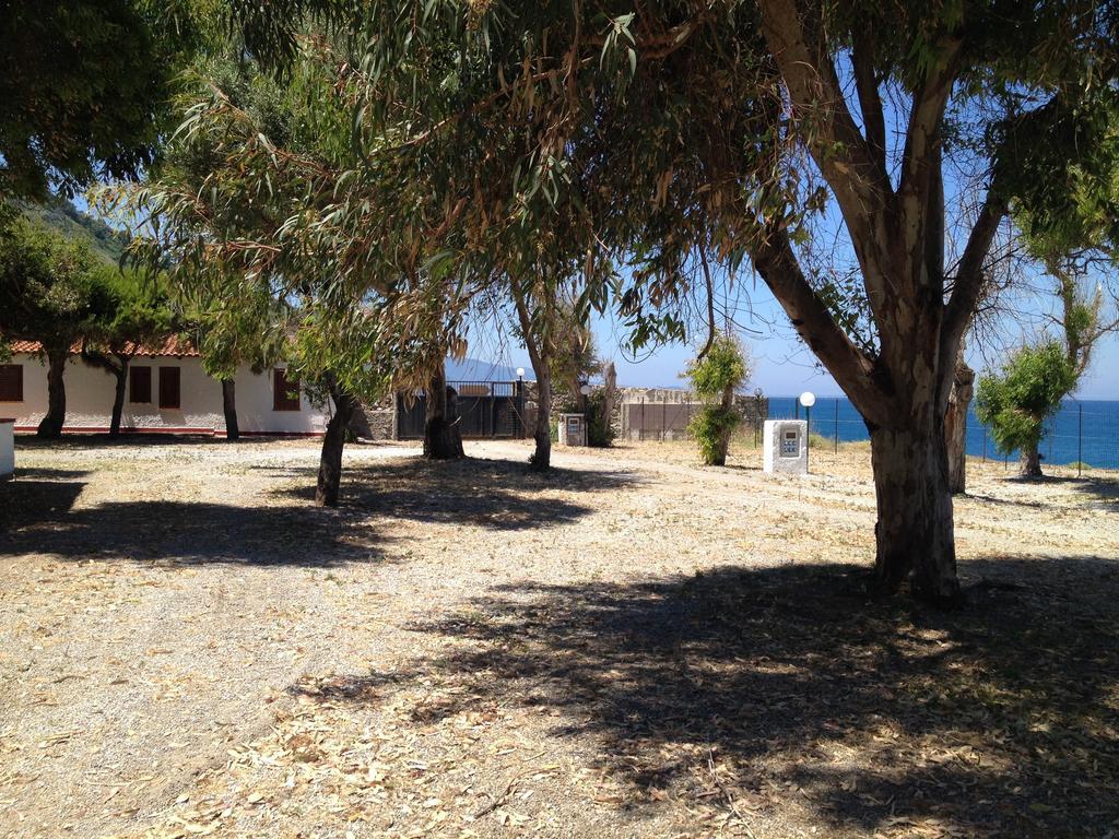 Camping B&B Gioiosa Джойоза Мареа Екстериор снимка