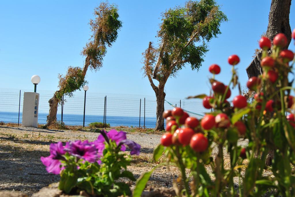 Camping B&B Gioiosa Джойоза Мареа Екстериор снимка