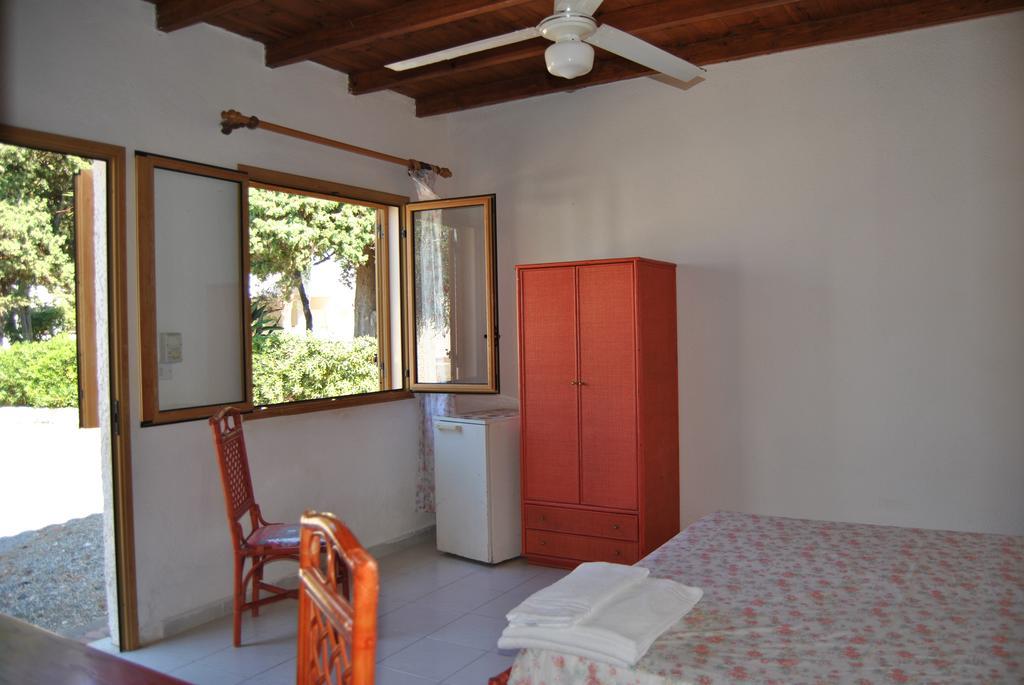 Camping B&B Gioiosa Джойоза Мареа Екстериор снимка