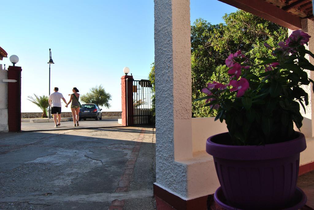 Camping B&B Gioiosa Джойоза Мареа Екстериор снимка