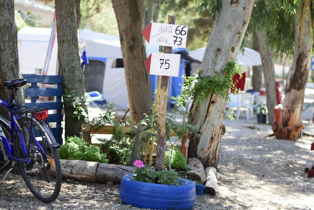 Camping B&B Gioiosa Джойоза Мареа Екстериор снимка