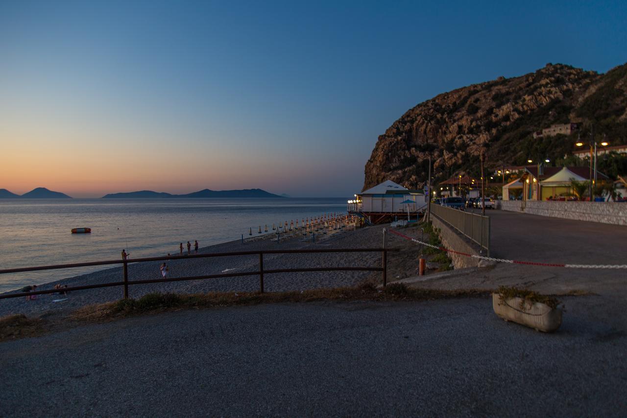 Camping B&B Gioiosa Джойоза Мареа Екстериор снимка