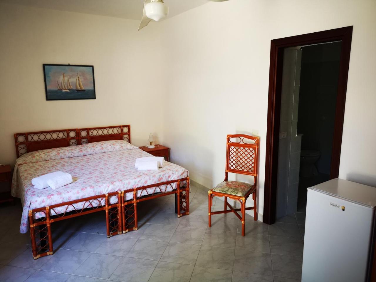Camping B&B Gioiosa Джойоза Мареа Екстериор снимка