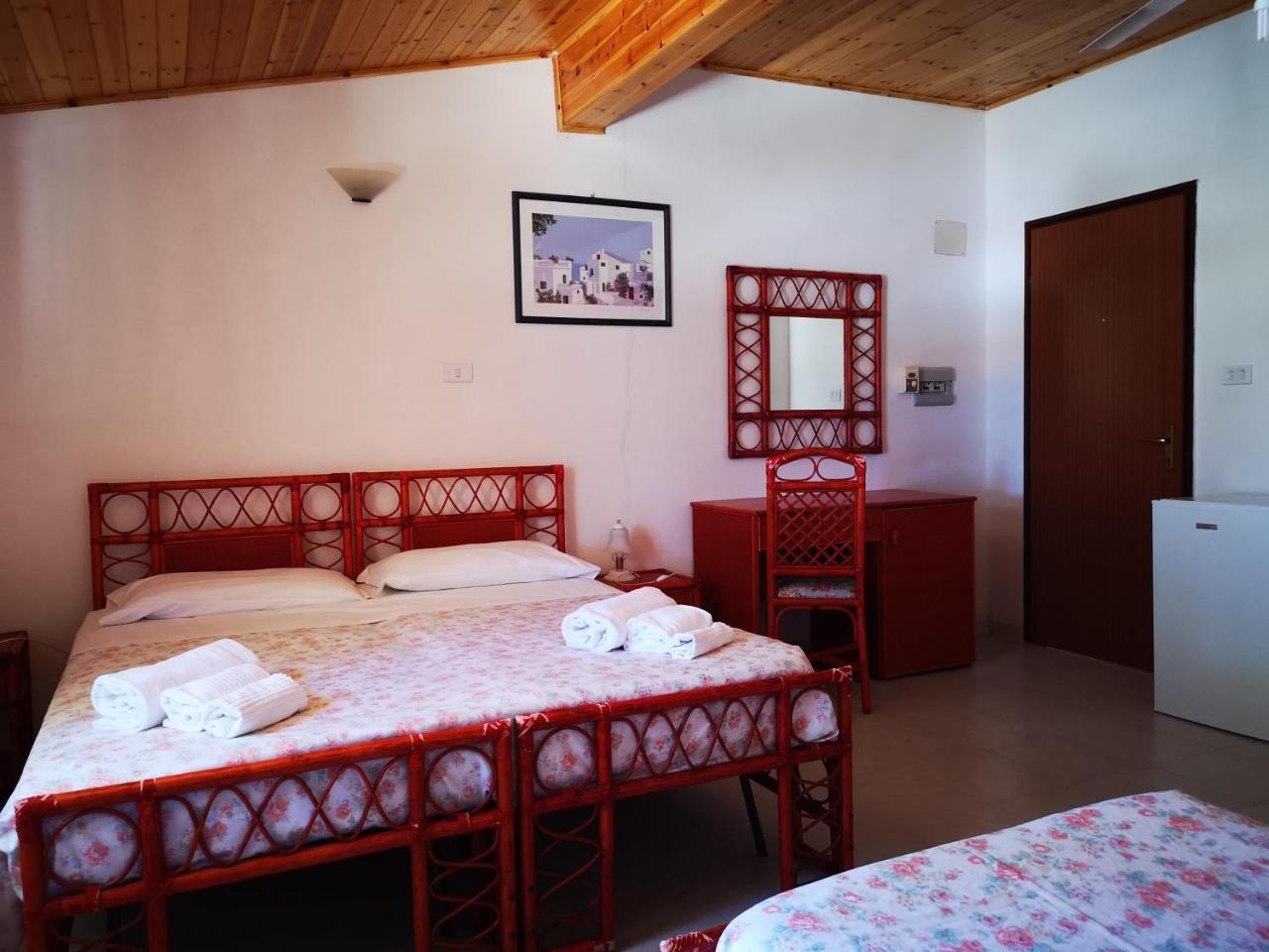 Camping B&B Gioiosa Джойоза Мареа Екстериор снимка