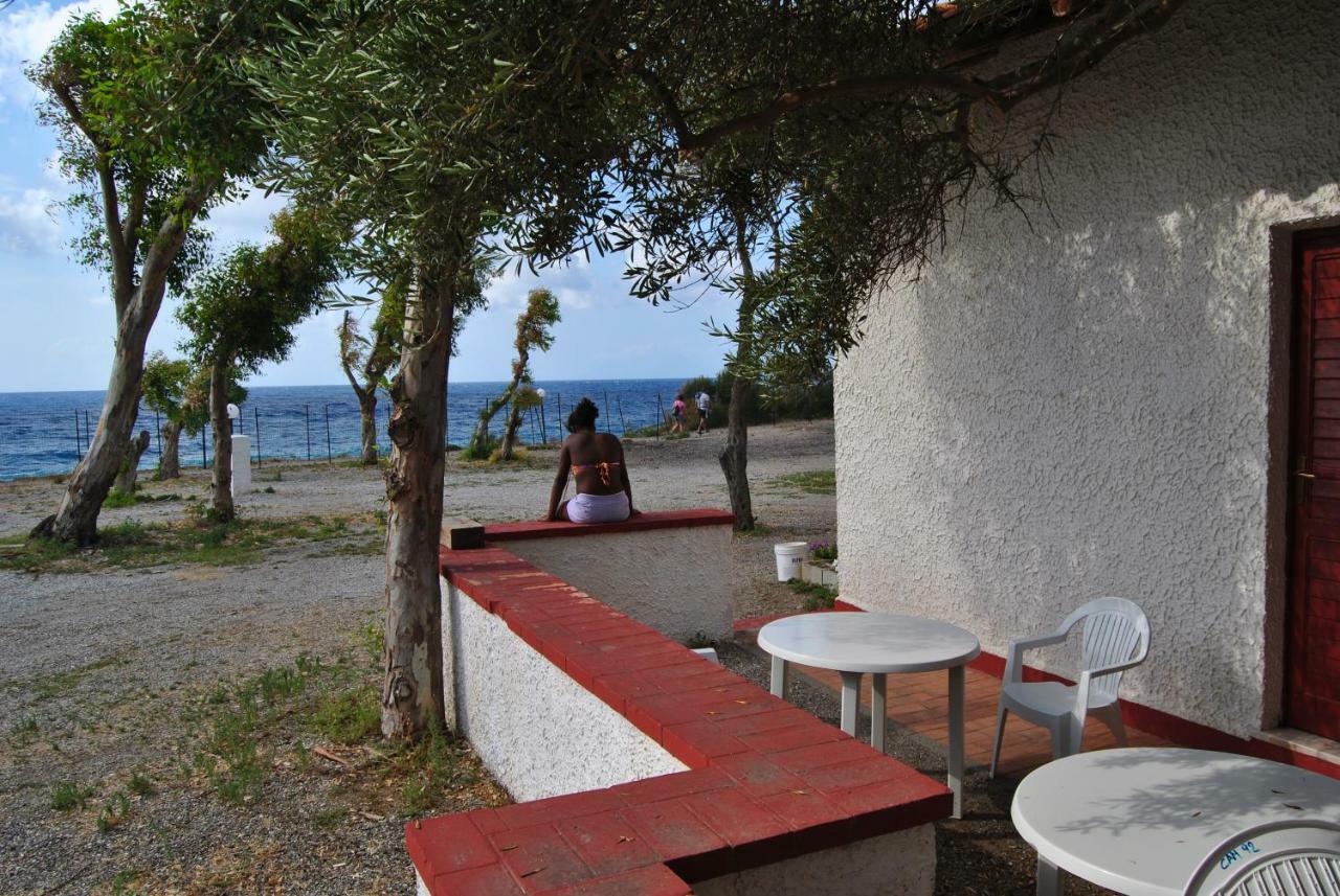 Camping B&B Gioiosa Джойоза Мареа Екстериор снимка