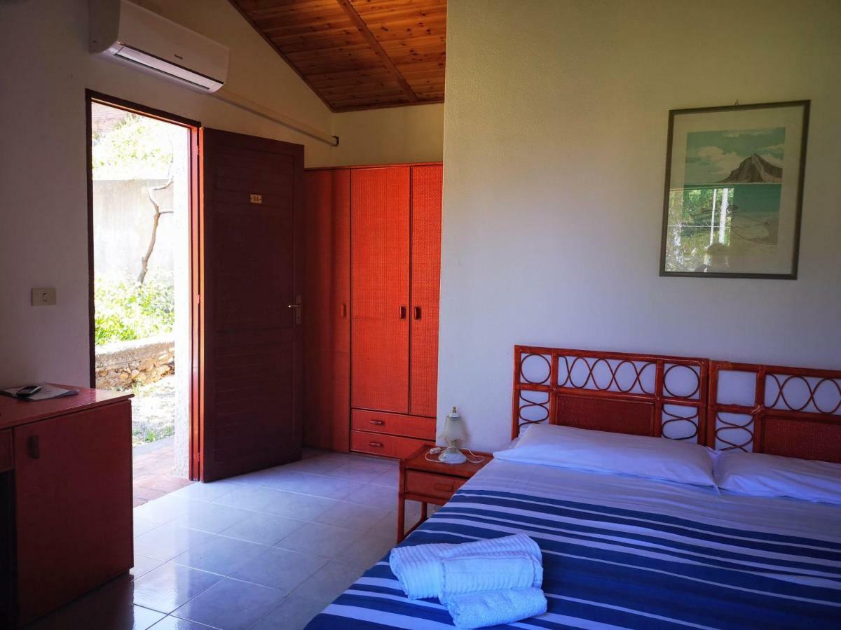 Camping B&B Gioiosa Джойоза Мареа Екстериор снимка